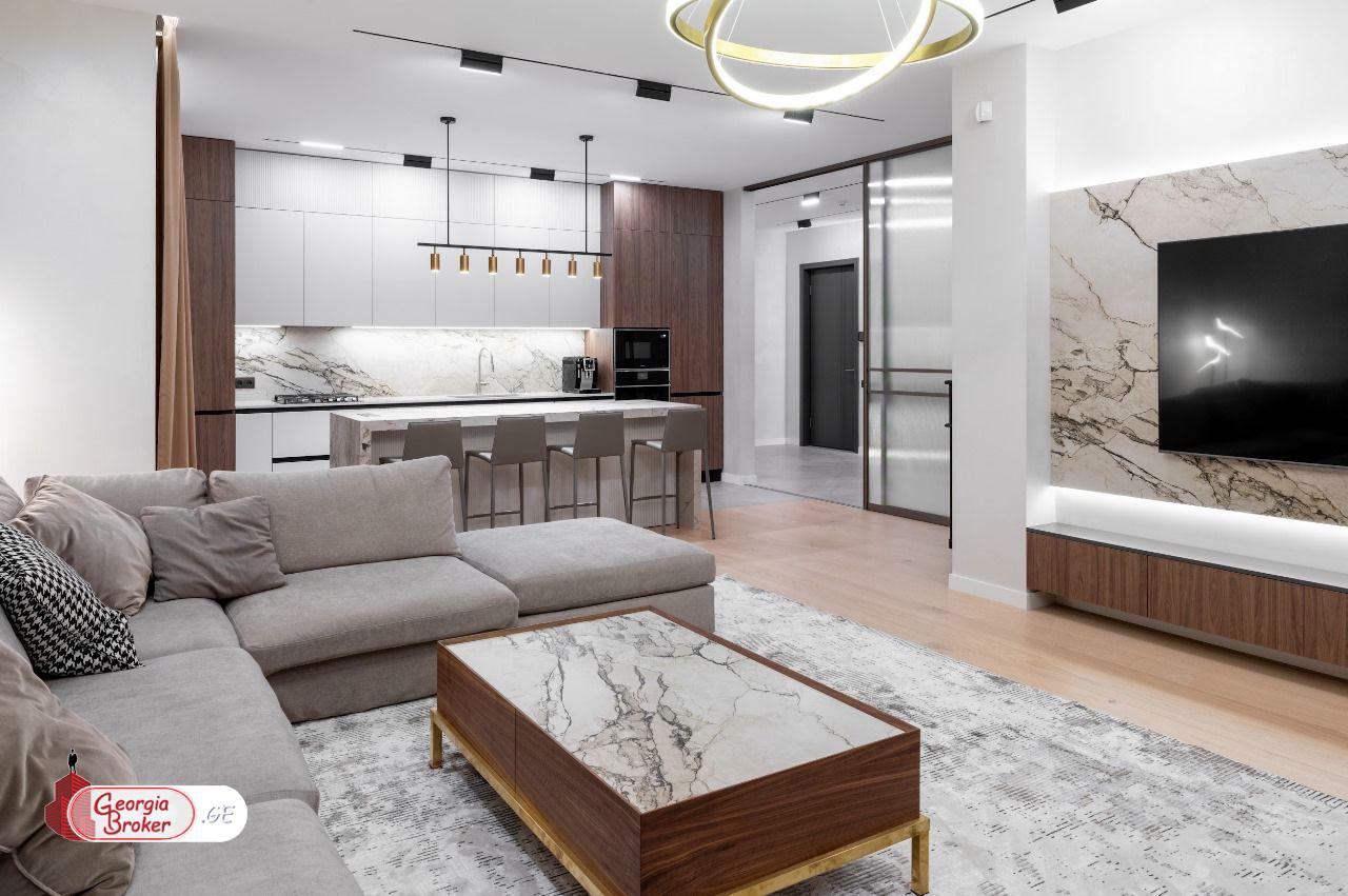 იყიდება ახალი გარემონტებული 4 ოთახიანი ბინა ვაკეში